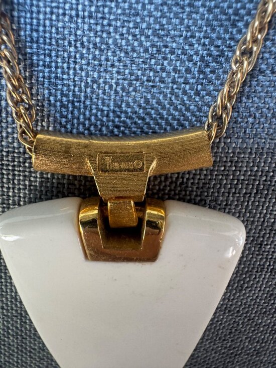 Crown Trifari Modernist White Lucite Pendant Necklace - Picture 4 of 7